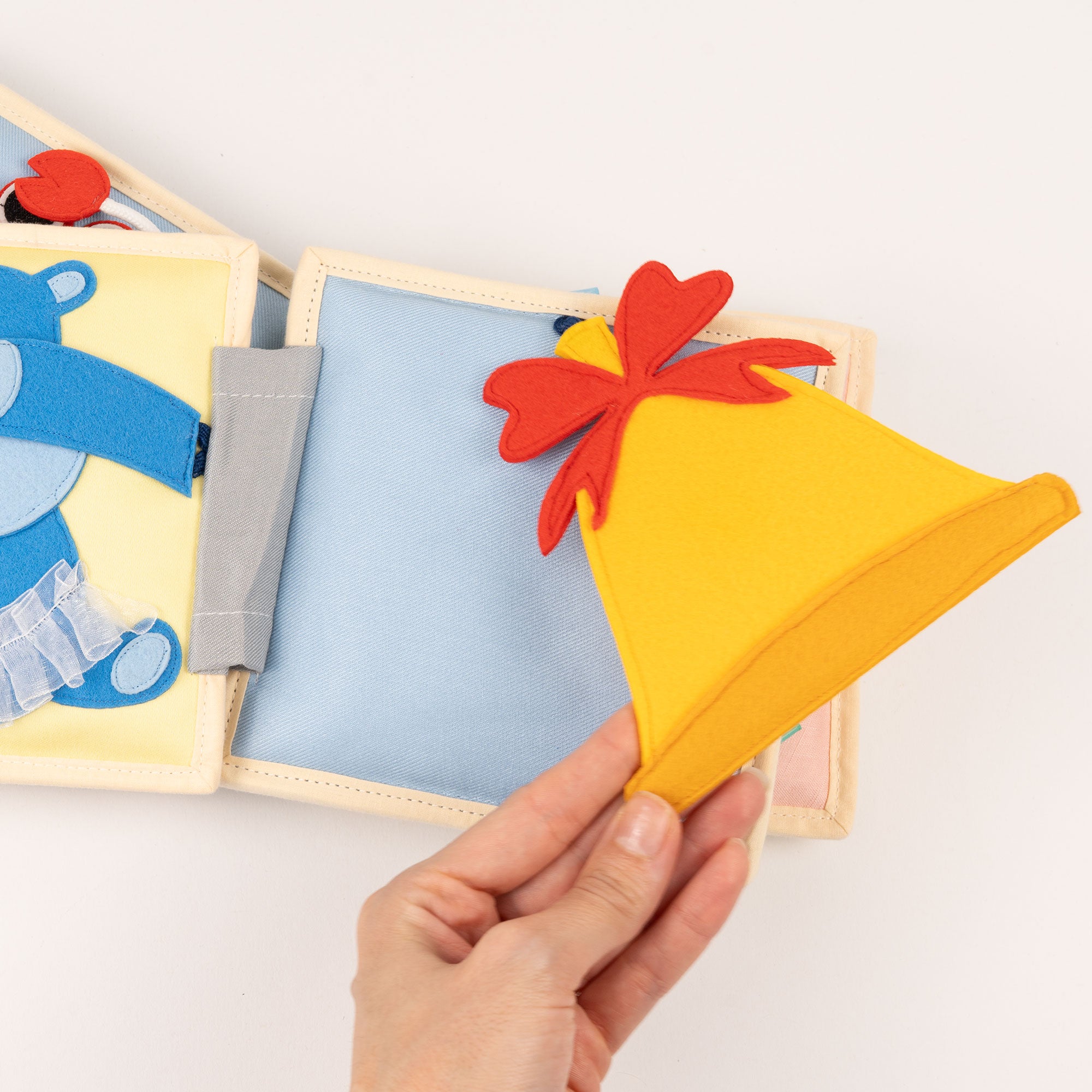 Happy Sheep - 6 Pages Mini Quiet Book