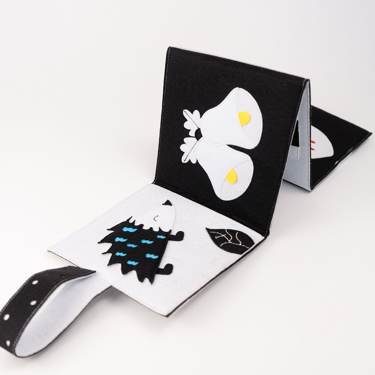 Black and White "High Contrasts" booklet