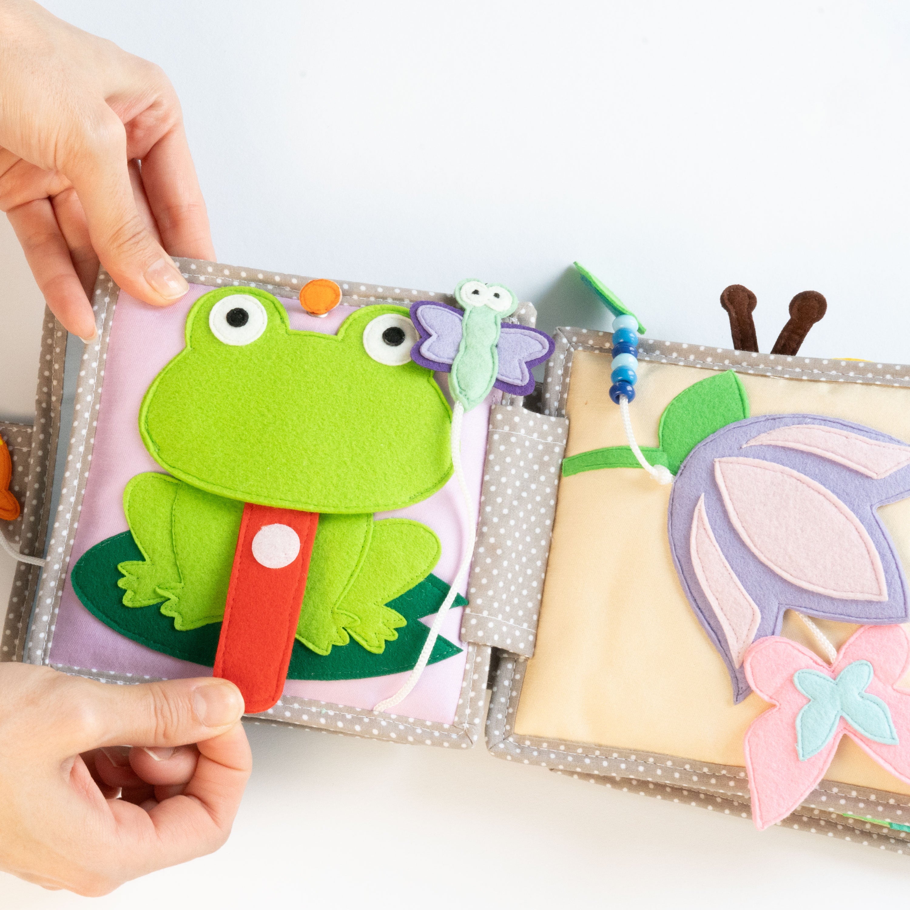 Schillernder Papagei